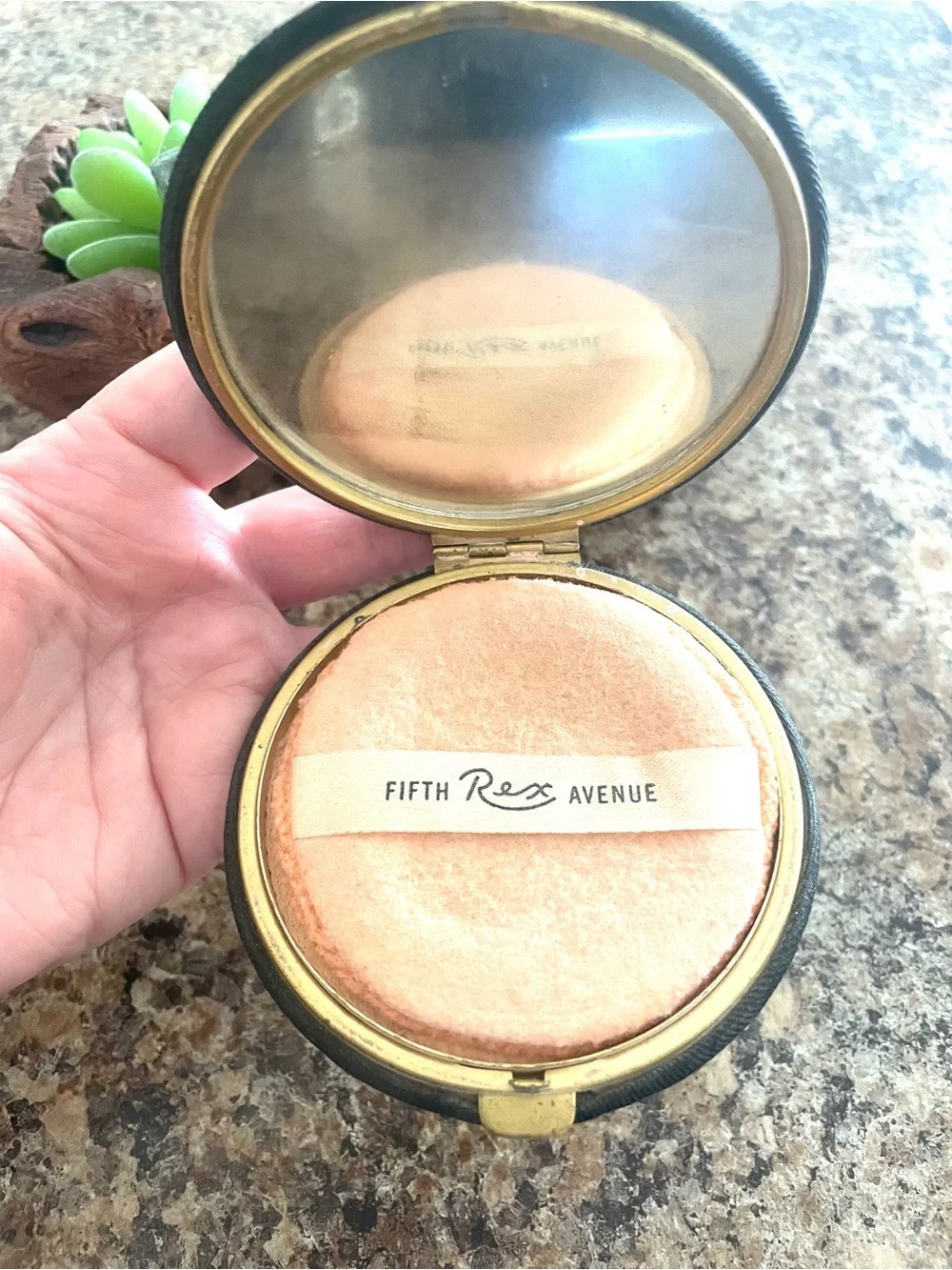 FIFTH Rex Avenue Vintage Compact